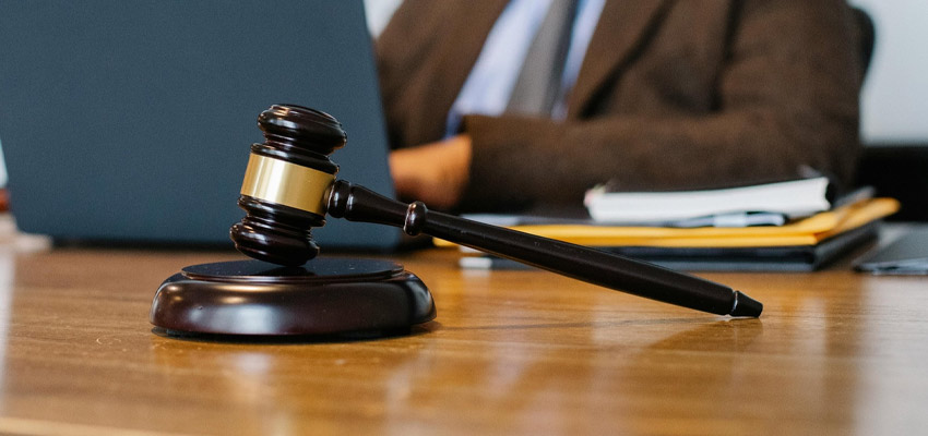 Izrada advokatskih sajtova u Novom Sadu, cekic pravde